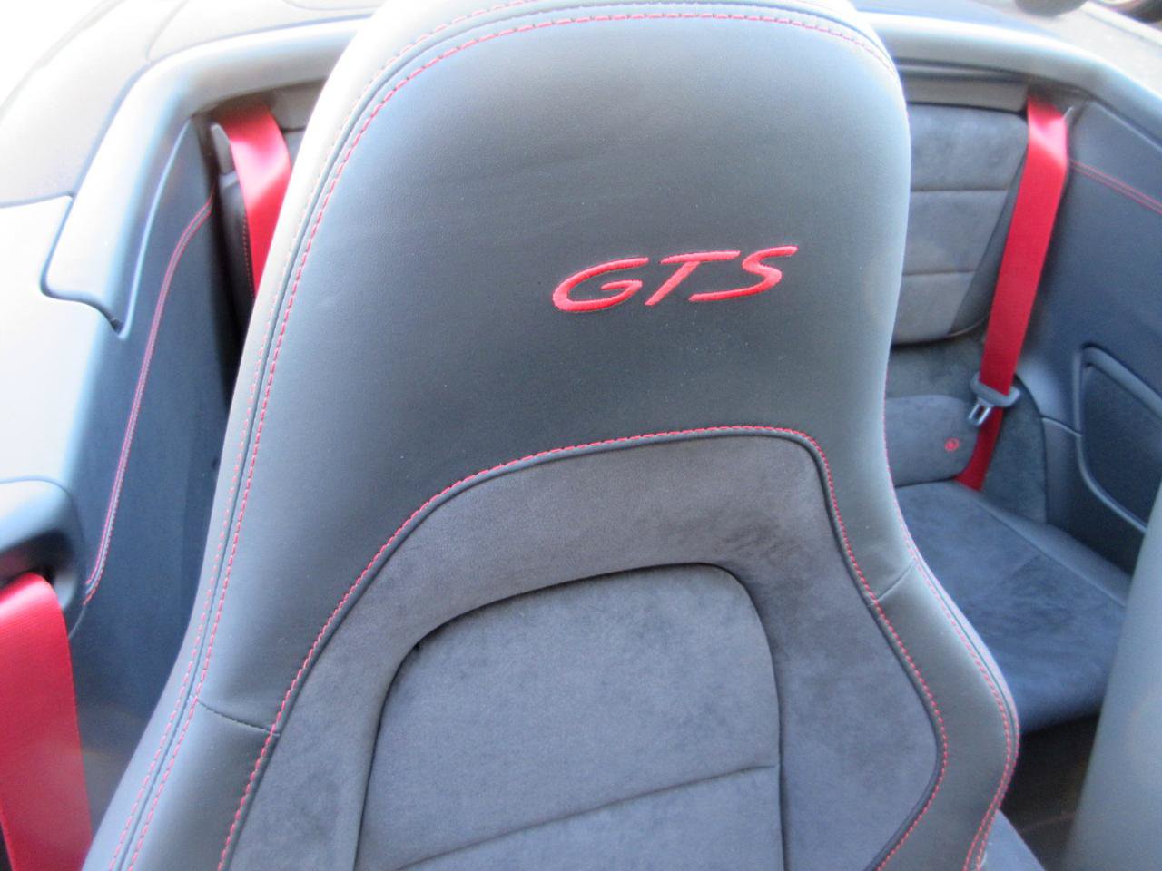 Used 2018 Porsche 911 Carrera GTS Cabriolet image 37