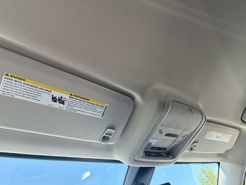 Used 2021 GMC Acadia Denali w/ Denali Technology Package FWD image 25