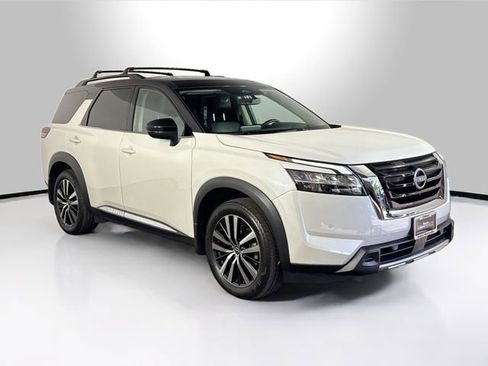 Used 2023 Nissan Pathfinder Platinum image 15