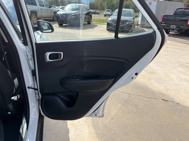 Used 2026 Hyundai Venue SE FWD image 17