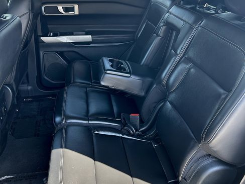 Used 2023 Ford Explorer XLT w/ Equipment Group 202A image 7