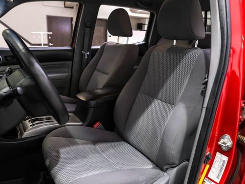 Used 2014 Toyota Tacoma PreRunner w/ SR5 Package RWD image 31