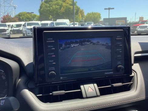 Used 2022 Toyota RAV4 LE AWD/4WD image 19