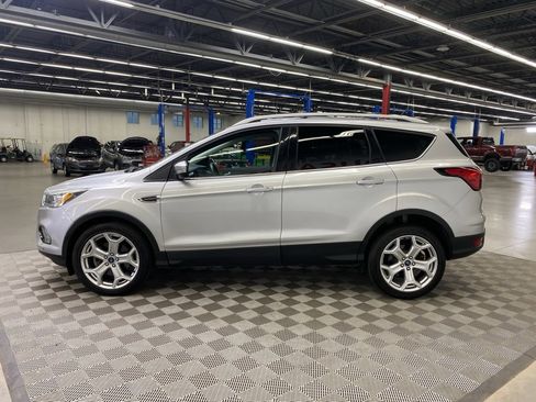 Used 2019 Ford Escape Titanium image 5