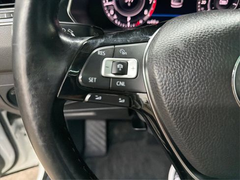 Used 2018 Volkswagen Tiguan SEL Premium FWD image 27