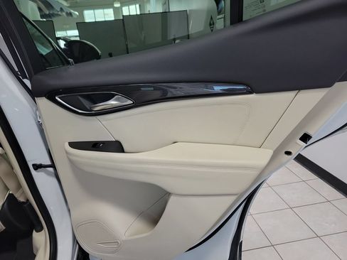 Used 2022 Buick Envision Essence w/ Safety Package FWD image 22