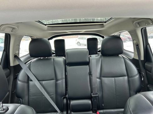 Used 2017 Nissan Pathfinder Platinum image 17