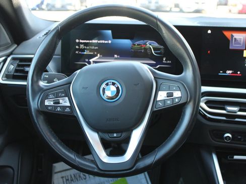 Used 2023 BMW i4 eDrive40 RWD image 16
