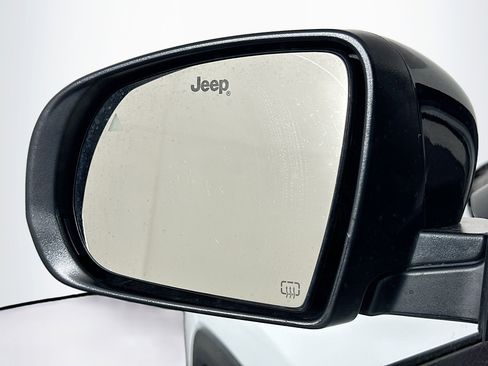 Used 2025 Jeep Compass Limited AWD/4WD image 16