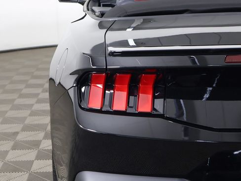 Used 2025 Ford Mustang GT Premium RWD image 17