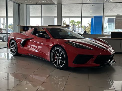 Used 2023 Chevrolet Corvette Stingray Premium Conv w/ Z51 Performance Package RWD image 2