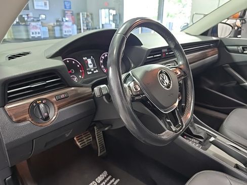 Used 2020 Volkswagen Passat 2.0T SEL FWD image 18