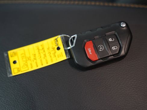 Used 2025 Jeep Wrangler Unlimited Sahara AWD/4WD image 30