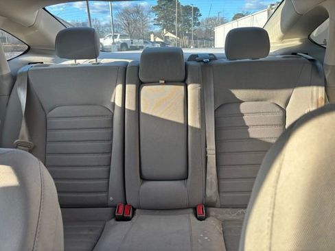 Used 2020 Ford Fusion SE image 4