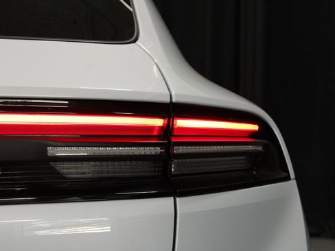 Certified 2025 Porsche Macan Electric RWD image 2