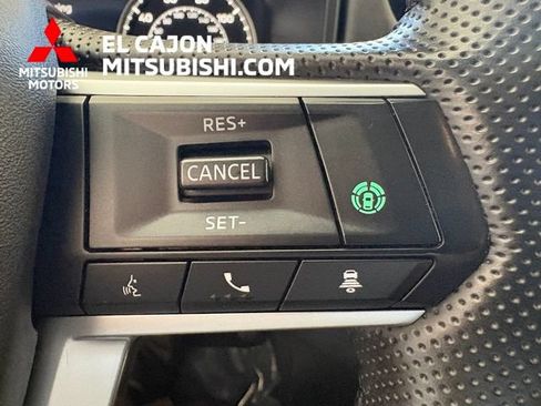 Used 2025 Mitsubishi Outlander SE FWD image 14