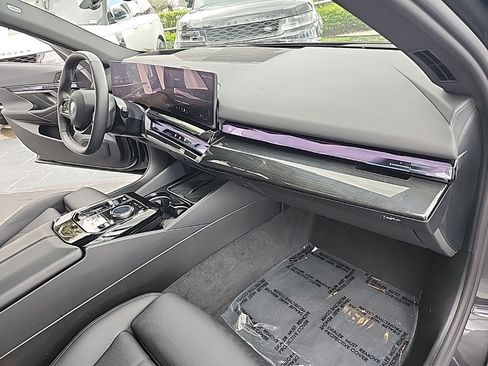 Used 2025 BMW i5 eDrive40i image 23