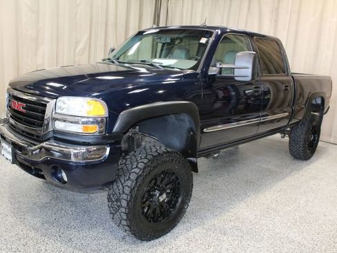 Used 2005 GMC Sierra 2500 SLT w/ Heavy-Duty Power Package image 4