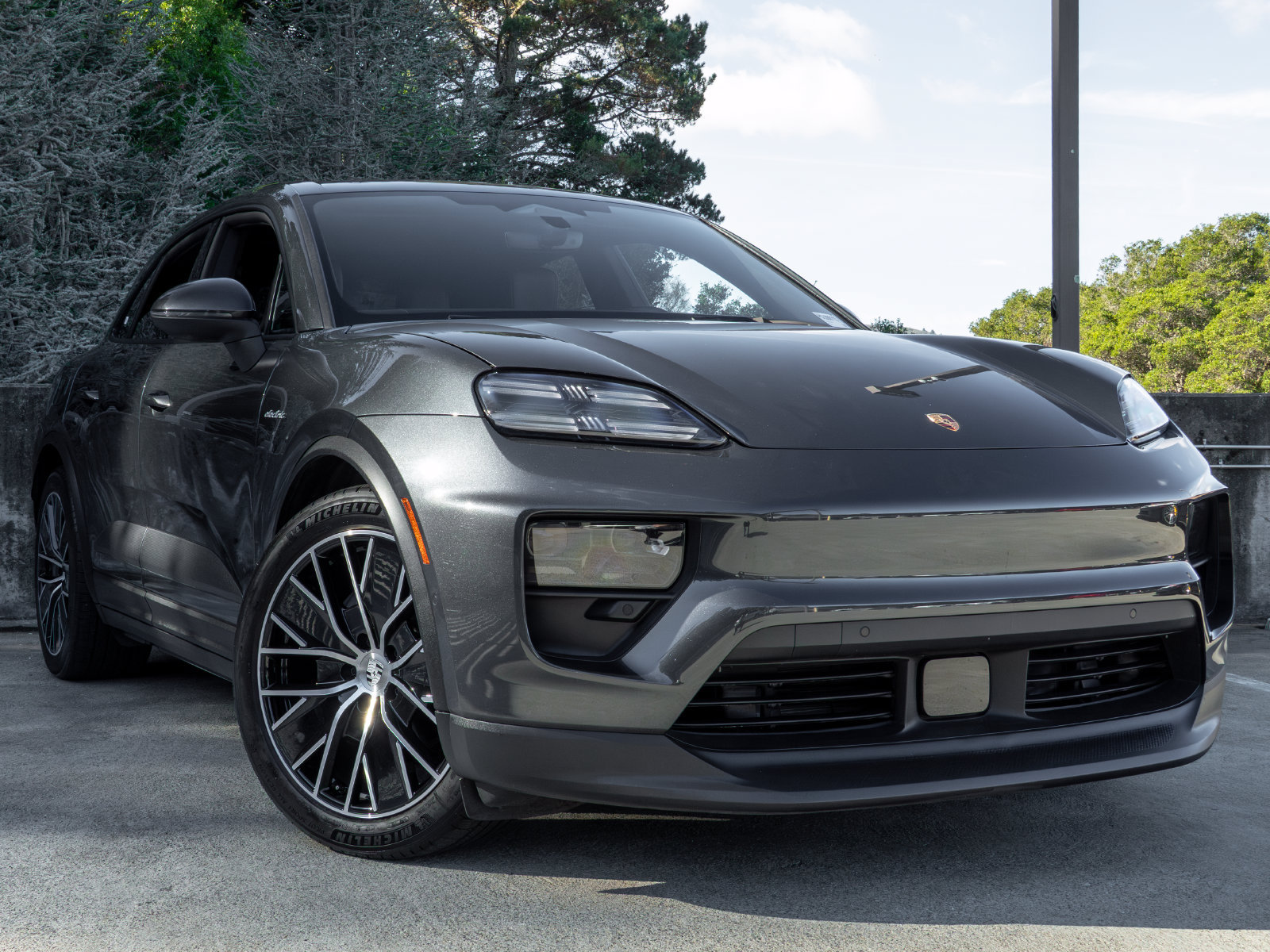 Certified 2025 Porsche Macan 4 Electric AWD/4WD image 9
