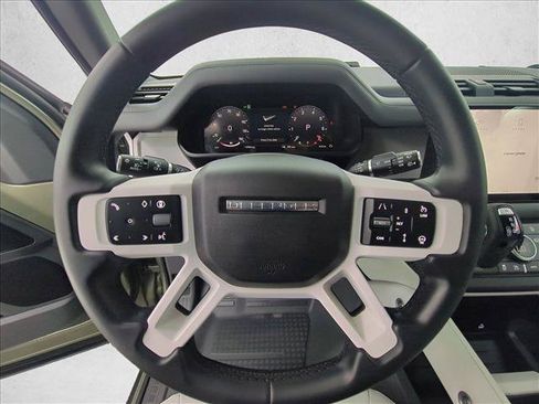 Certified 2025 Land Rover Defender 110 S AWD/4WD image 30