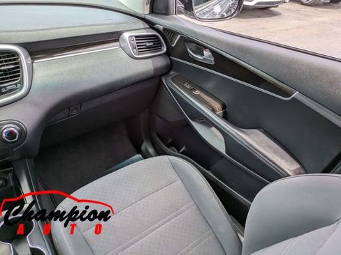 Used 2020 Kia Sorento L FWD image 21