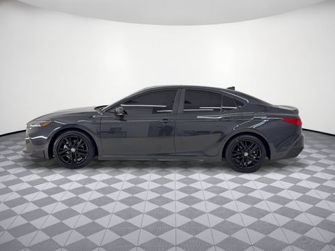 Used 2025 Toyota Camry SE w/ Convenience Package FWD image 2