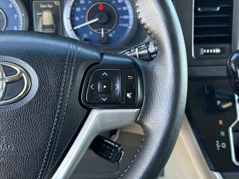 Used 2017 Toyota Sienna XLE w/ XLE Navigation Package image 11