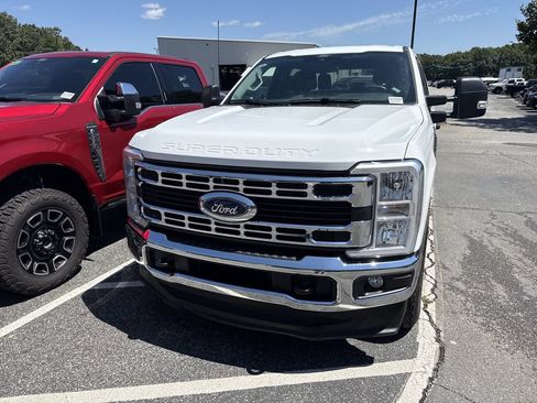 Used 2025 Ford F250 XLT AWD/4WD image 5