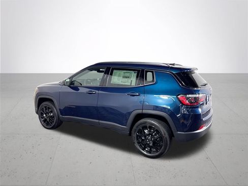 Used 2026 Jeep Compass Latitude AWD/4WD image 8