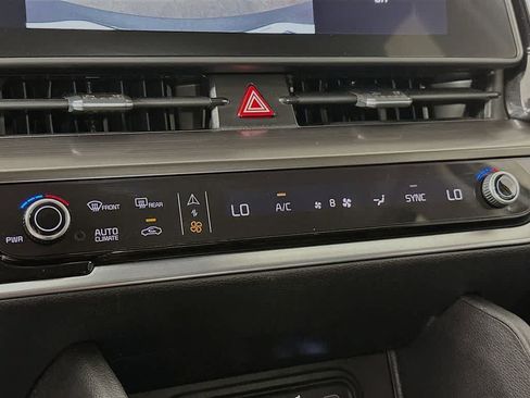 Used 2024 Kia Sportage EX FWD image 18