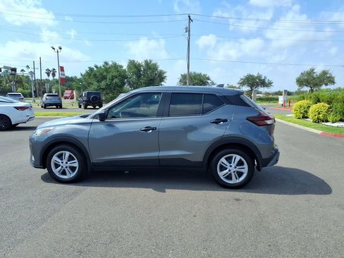 Used 2025 Nissan Kicks Play S image 2