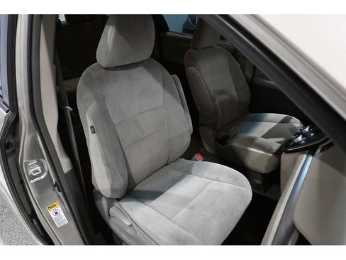 Used 2015 Toyota Sienna LE FWD image 16