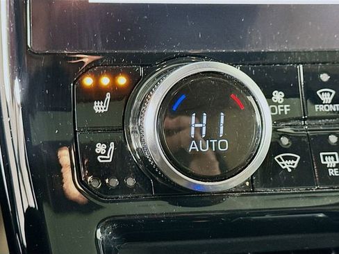 Used 2023 Toyota Highlander Limited image 18