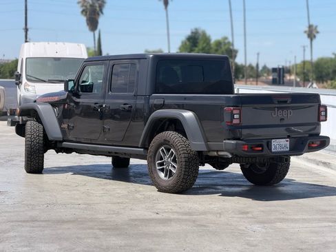 Used 2025 Jeep Gladiator Mojave image 3