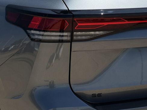 New 2026 Volkswagen Tiguan SE R-Line FWD image 13