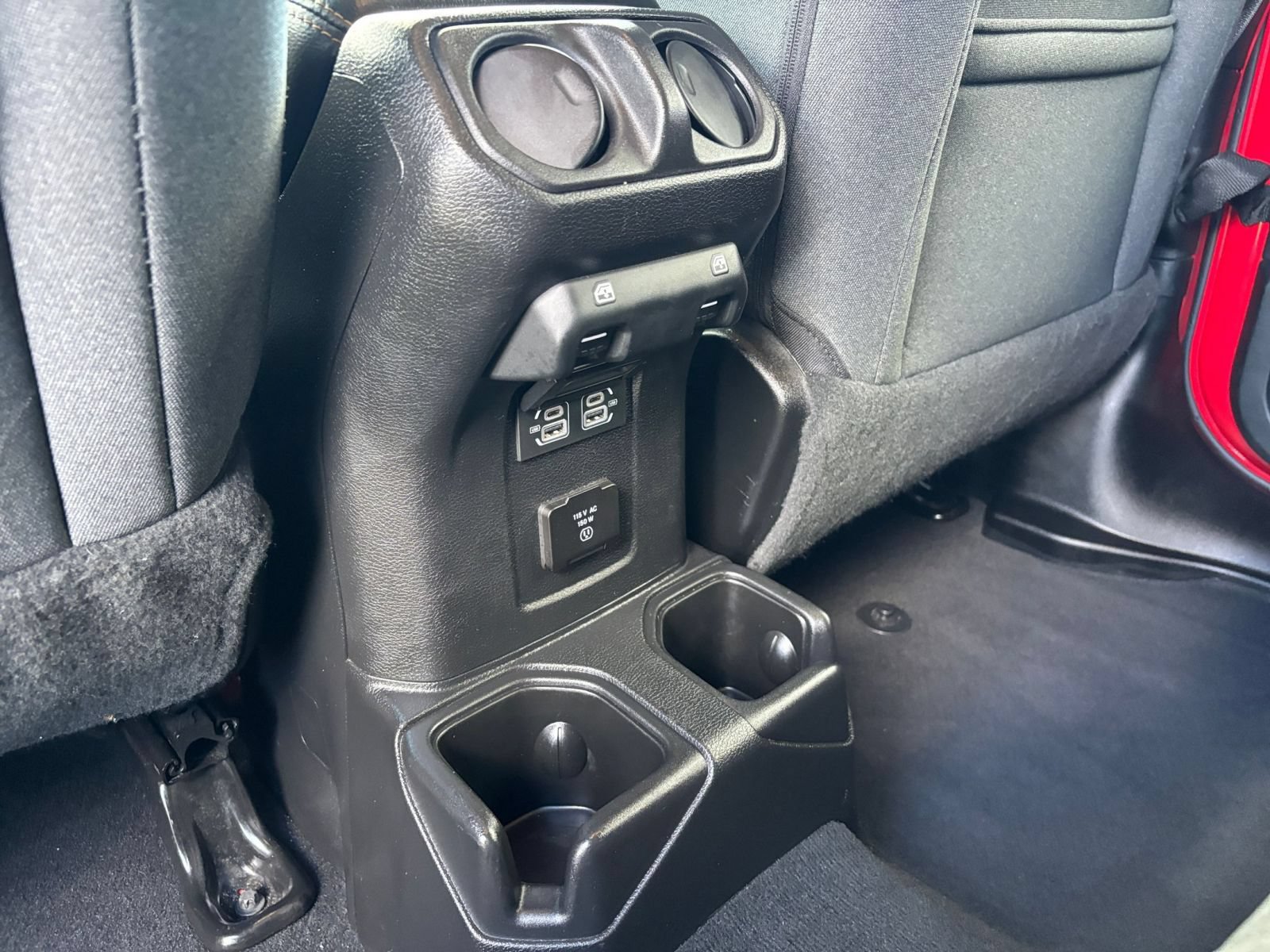 Used 2025 Jeep Wrangler Unlimited Sahara AWD/4WD image 24