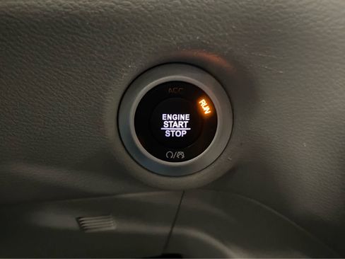 Used 2024 Chrysler Pacifica Touring-L FWD image 37