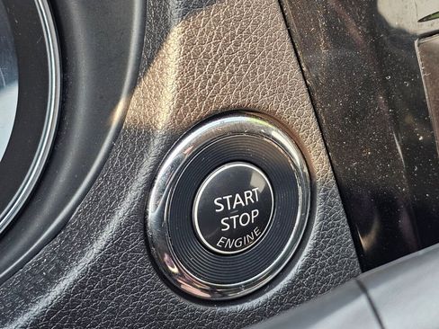 Used 2016 Nissan Rogue SV image 39