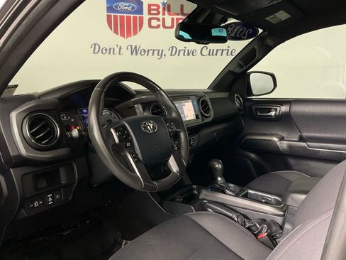 Used 2018 Toyota Tacoma TRD Off-Road RWD image 13