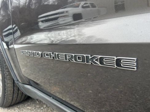 Used 2018 Jeep Grand Cherokee Limited image 9