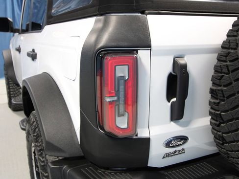 Used 2023 Ford Bronco Badlands w/ Sasquatch Package image 36