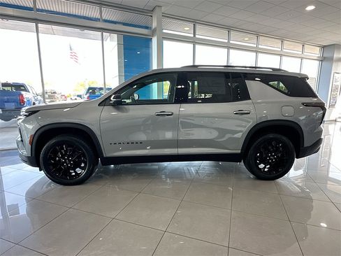 New 2026 Chevrolet Traverse LT w/ Midnight/Sport Edition image 3
