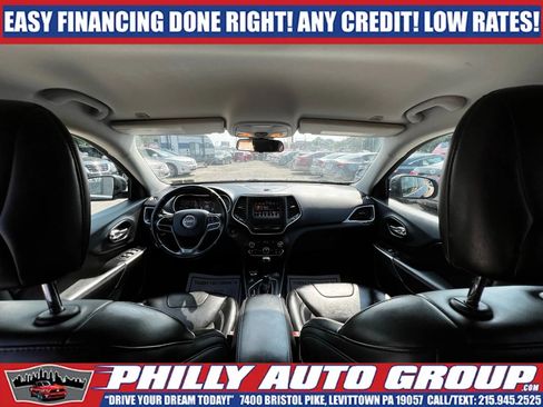 Used 2019 Jeep Cherokee Latitude Plus AWD/4WD image 14