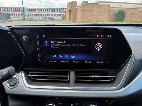Used 2025 Chevrolet Trax LT FWD image 19
