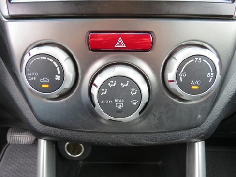 Used 2011 Subaru Forester 2.5X Limited AWD/4WD image 23
