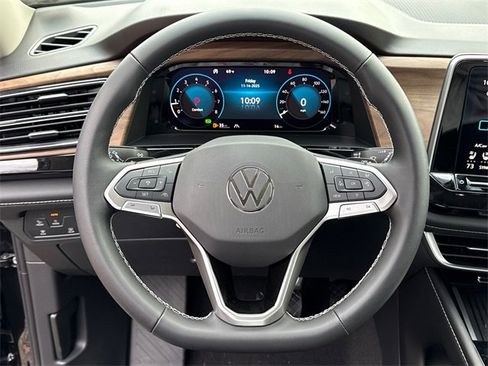 New 2026 Volkswagen Atlas SE image 11