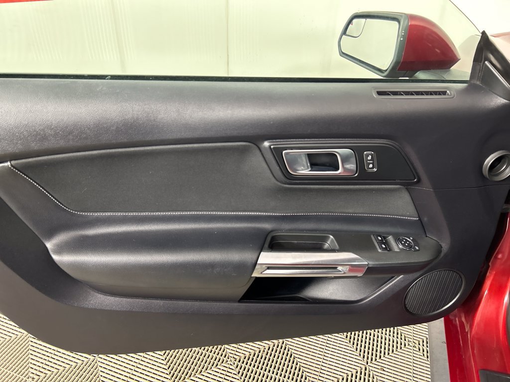 Used 2019 Ford Mustang Coupe RWD image 11