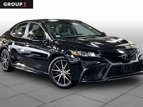 Used 2024 Toyota Camry SE FWD image 3