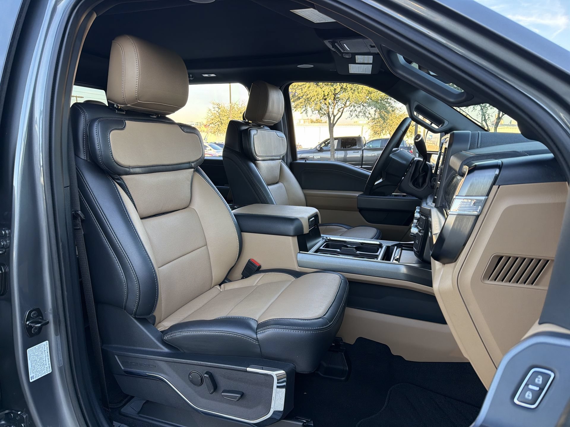 Used 2023 Ford F250 Lariat w/ Lariat Ultimate Package AWD/4WD image 25
