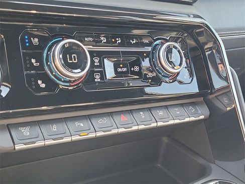 Used 2024 GMC Sierra 2500 AT4X w/ AT4X AEV Edition image 28